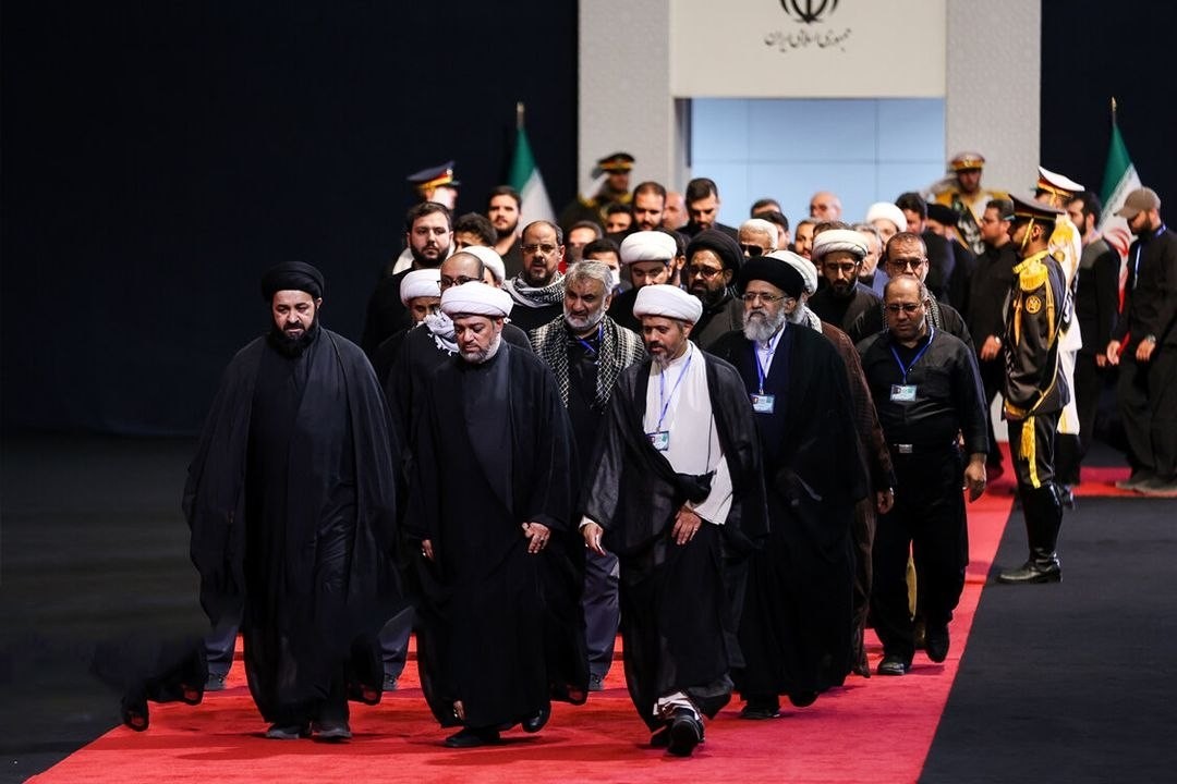 وفد الوفاق والقوى السياسية البحرينية مشاركاً في مراسيم توديع الإمام الخامنئي