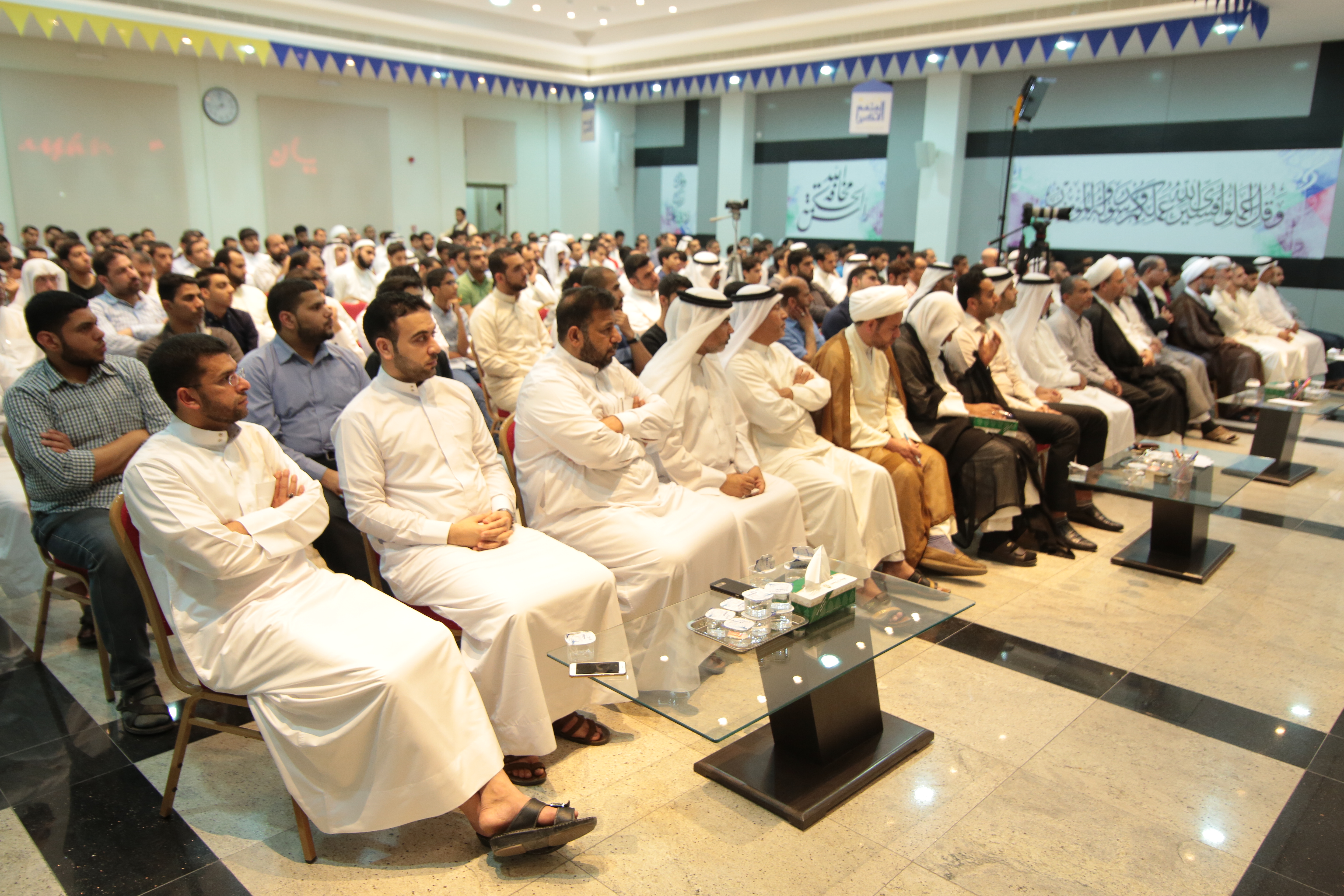 تغطية مصورة : لقاء العاملين في مشاريع التعليم الديني مع سماحة آية الله قاسم