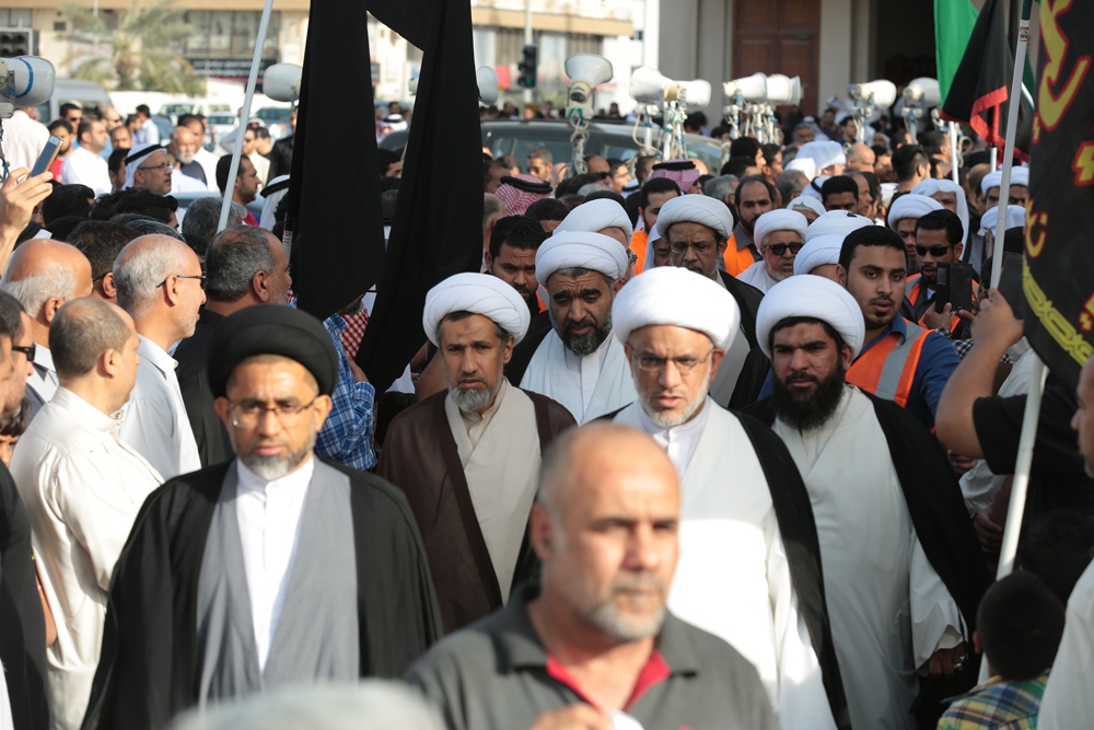 آية الله قاسم يشارك في ختام مراسم العزاء برحيل العلامة الوداعي بموكب وفاء حاشد