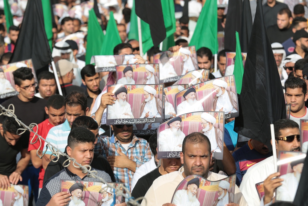 آية الله قاسم يشارك في ختام مراسم العزاء برحيل العلامة الوداعي بموكب وفاء حاشد