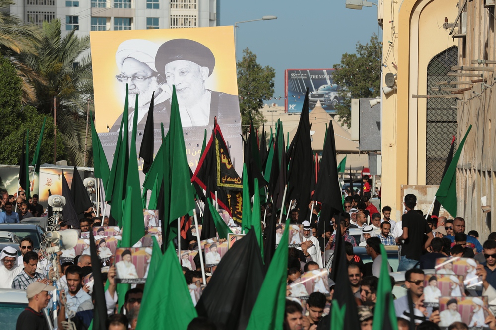 آية الله قاسم يشارك في ختام مراسم العزاء برحيل العلامة الوداعي بموكب وفاء حاشد