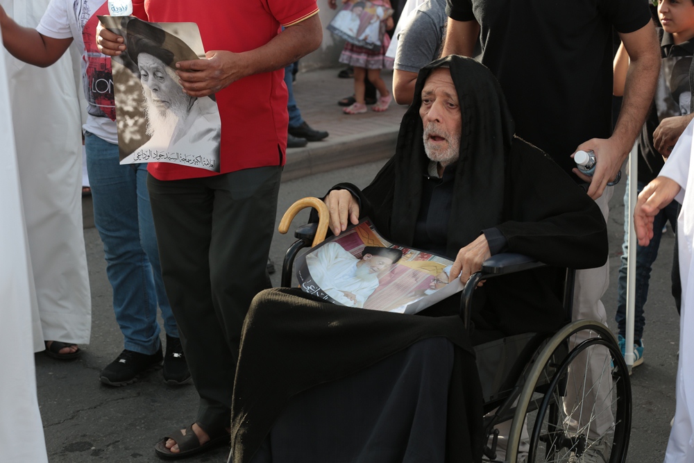 آية الله قاسم يشارك في ختام مراسم العزاء برحيل العلامة الوداعي بموكب وفاء حاشد