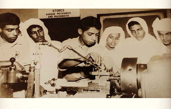 السـيرة المصـورة لـ آية الله قاسم